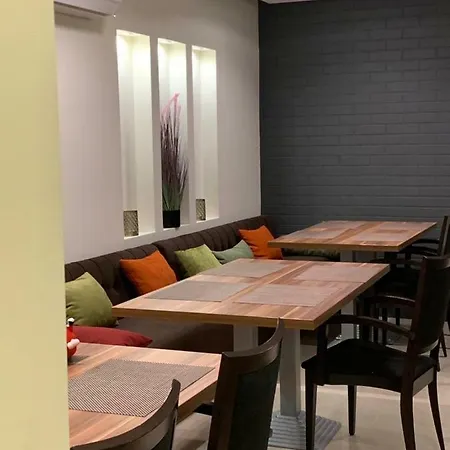 Mona Lisa Apartment *