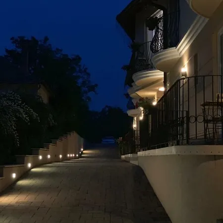 Mona Lisa Apartman *